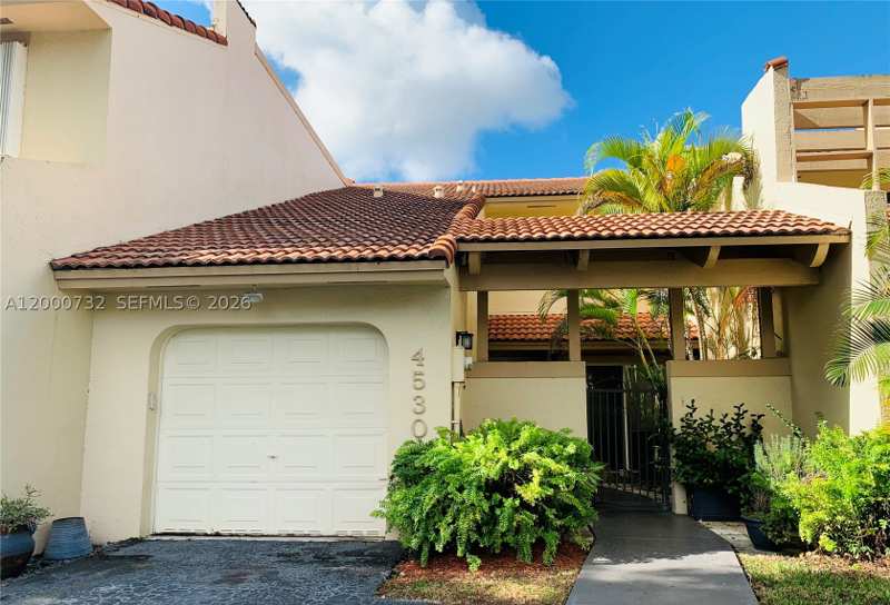 2 bedroom Townhouse at 4530 NW 102nd Ct, Townhomes Of Doral Place, Doral — photo 1