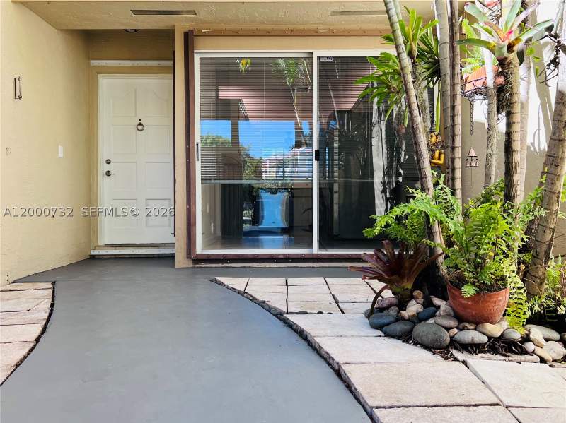 2 bedroom Townhouse at 4530 NW 102nd Ct, Townhomes Of Doral Place, Doral — photo 2