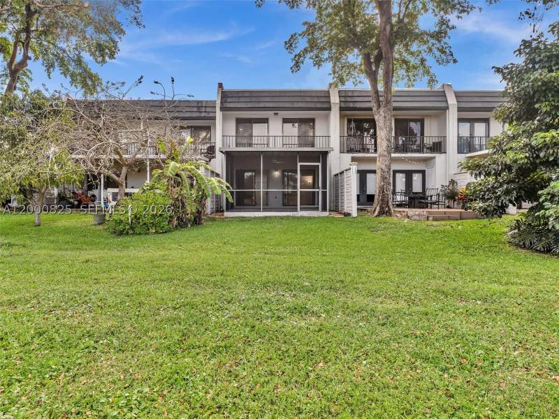 2 bedroom Townhouse at 19174 Bobolink Dr, Country Club Of Miami - F, Hialeah — photo 2