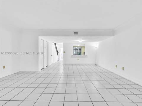 19174 Bobolink Dr, Hialeah FL - photo 8 of 35