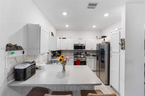 1061 NW 208th Ter, Miami Gardens FL - photo 8 of 20