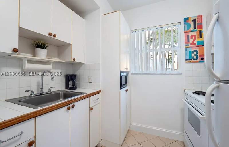 1 bedroom Condominium at 2615 Collins Ave 37, Jasmine Condo, Miami Beach — photo 4