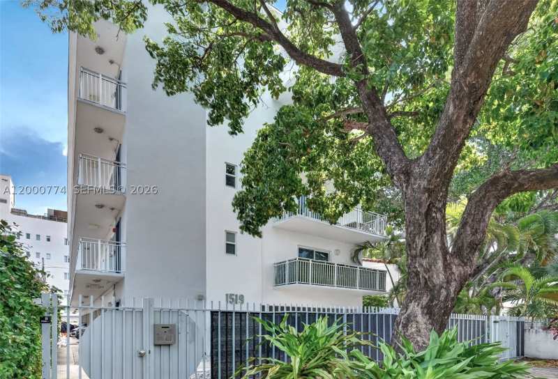 1 bedroom Condominium at 1519 Drexel Ave 201 + Den, Drexel 15 Condo, Miami Beach — photo 1
