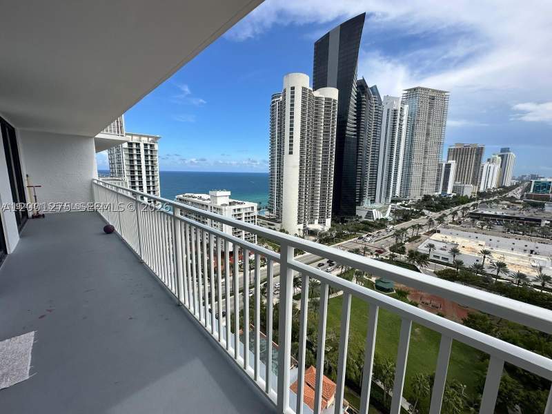 2 bedroom Condominium at 210 174th St 2202, Winston Towers 600 Condo, Sunny Isles Beach — photo 2