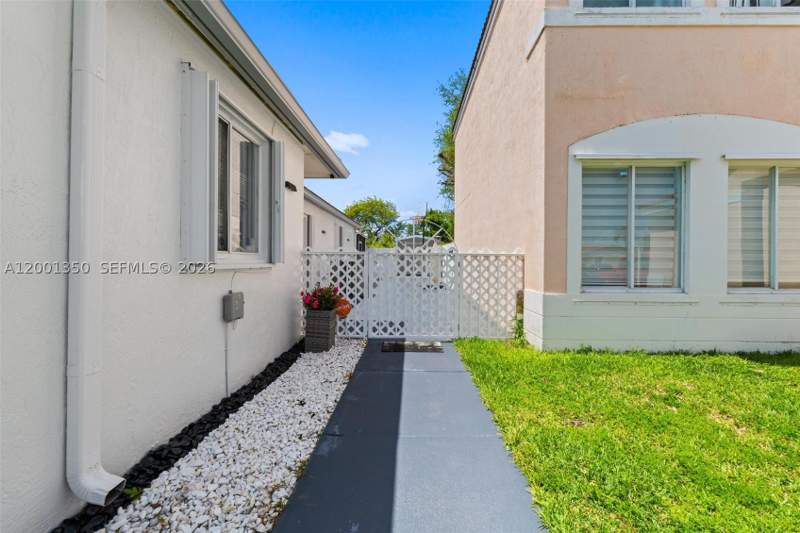 3 bedroom SingleFamilyResidence at 17434 SW 143rd Pl, Weitzer Serena Lakes West, Miami — photo 5