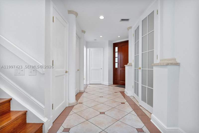 4 bedroom Townhouse at 6720 SW 88th Ter, Swan Lake, Pinecrest — photo 3