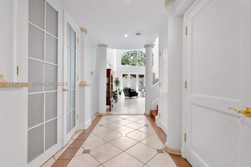 4 bedroom Townhouse at 6720 SW 88th Ter, Swan Lake, Pinecrest — photo 5