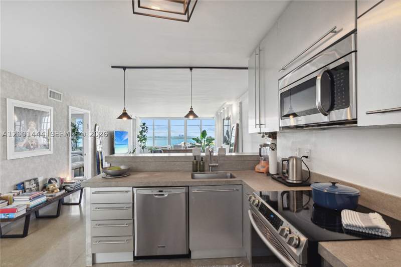 1 bedroom Condominium at 1670 lincoln Ct Ph-E, Bonne Vie Condo, Miami Beach — photo 3