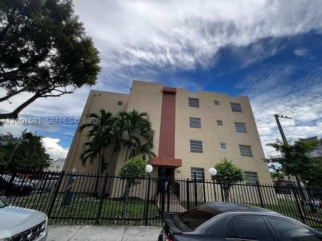 1 bedroom Condominium at 677 SW 9th Ave 205, Vista Alegre Condo, Miami — photo 1