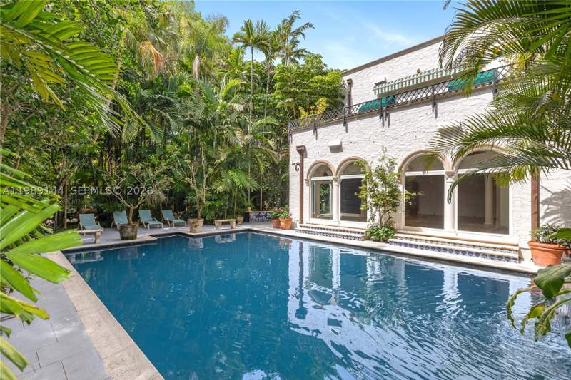 3 bedroom SingleFamilyResidence at 3685 Royal Palm Ave, Coconut Grove Pk 2nd Amd, Miami — photo 3