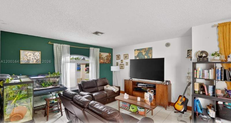 3 bedroom SingleFamilyResidence at 7010 SW 103rd Pl, Pueblo Del Sol Sec 1, Miami — photo 5