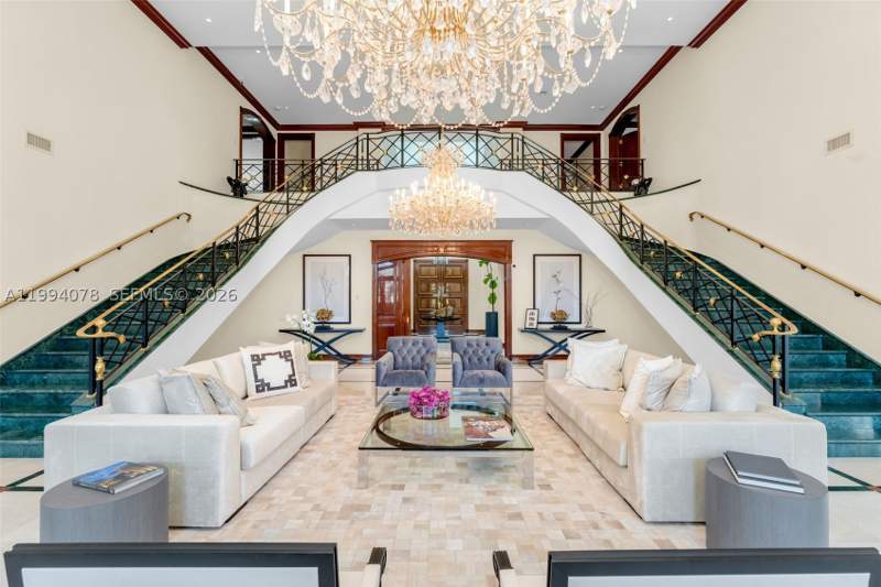 6 bedroom SingleFamilyResidence at 585 Arvida Pkwy, Gables Estates No 3, Coral Gables — photo 4