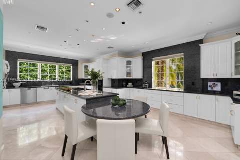 585 Arvida Pkwy, Coral Gables FL - photo 6 of 18