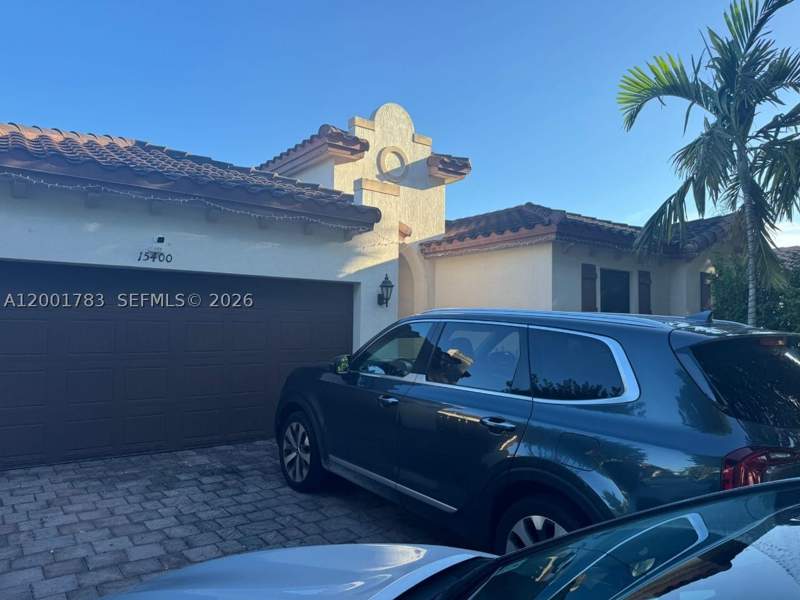 4 bedroom SingleFamilyResidence at 15400 SW 176th Ln, Venetian Parc West, Miami — photo 2