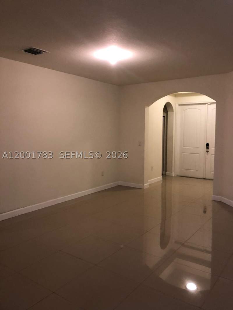 4 bedroom SingleFamilyResidence at 15400 SW 176th Ln, Venetian Parc West, Miami — photo 3