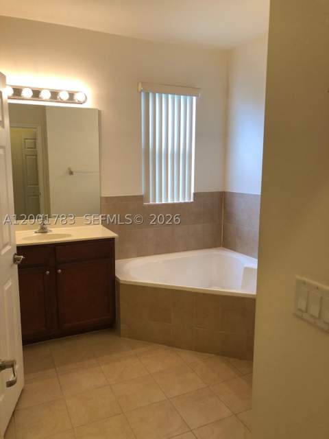 15400 SW 176th Ln, Miami FL - photo 8 of 13