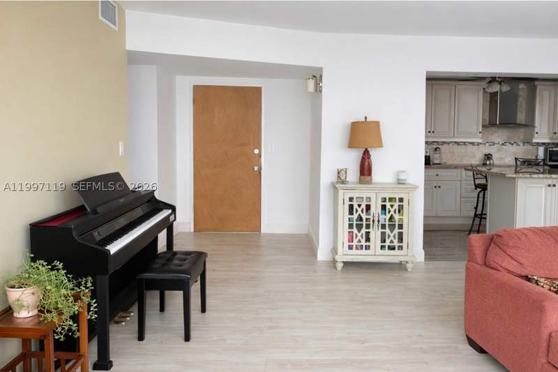 2 bedroom Condominium at 1351 NE Miami Gardens Dr 926E, Buckley Towers Condo - Ea, Miami — photo 4