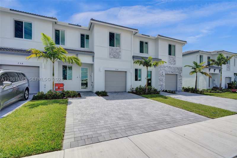 3 bedroom Townhouse at 732 SE 13th Court 732, Terra Sol, Homestead — photo 1