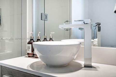 650 NE 32nd St 2005, Miami FL - photo 13 of 28