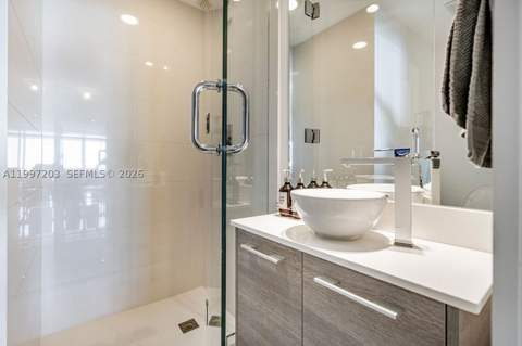 650 NE 32nd St 2005, Miami FL - photo 14 of 28