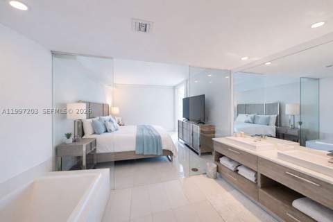 650 NE 32nd St 2005, Miami FL - photo 9 of 28