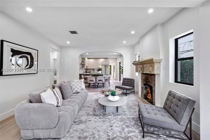 3 bedroom SingleFamilyResidence at 1230 Pizarro St, Coral Gables Granada Sec, Coral Gables — photo 5