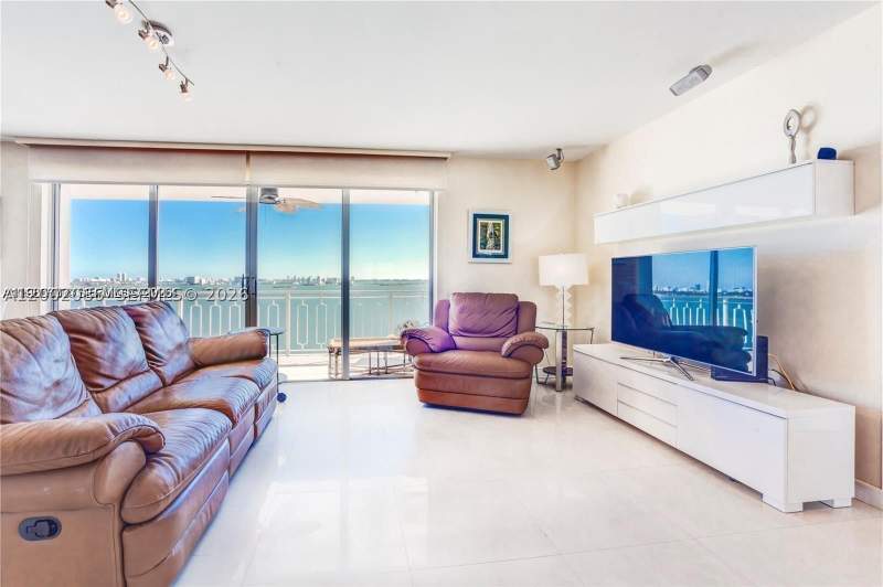 2 bedroom Condominium at 11111 Biscayne Blvd 18E, Jockey Club Condo, Miami — photo 2