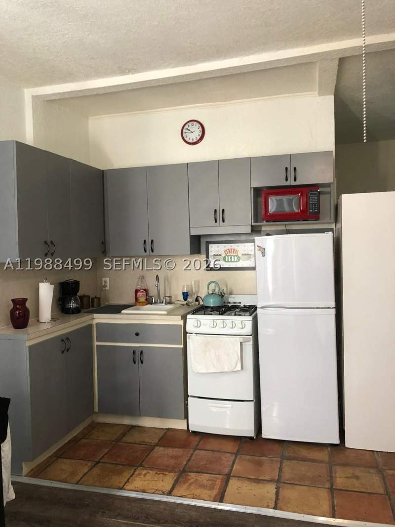 0 bedroom Condominium at 3710 Collins Ave N-310, Ocean Villas Condo, Miami Beach — photo 3