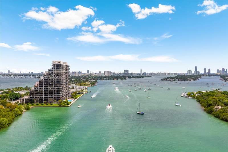 2 bedroom Condominium at 1000 Venetian Way 408, One Thousand Venetian Way, Miami — photo 3