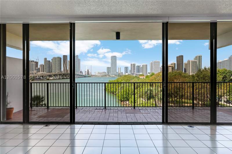 2 bedroom Condominium at 1000 Venetian Way 408, One Thousand Venetian Way, Miami — photo 5