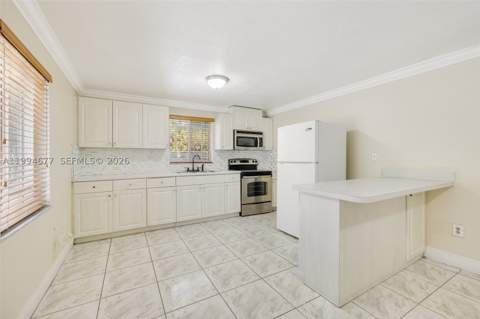 674 W 23rd St, Hialeah FL - photo 13 of 35