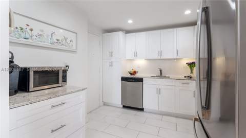 300 Bayview Dr 315, Sunny Isles Beach FL - photo 6 of 42