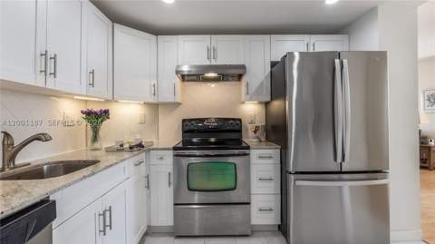 300 Bayview Dr 315, Sunny Isles Beach FL - photo 8 of 42