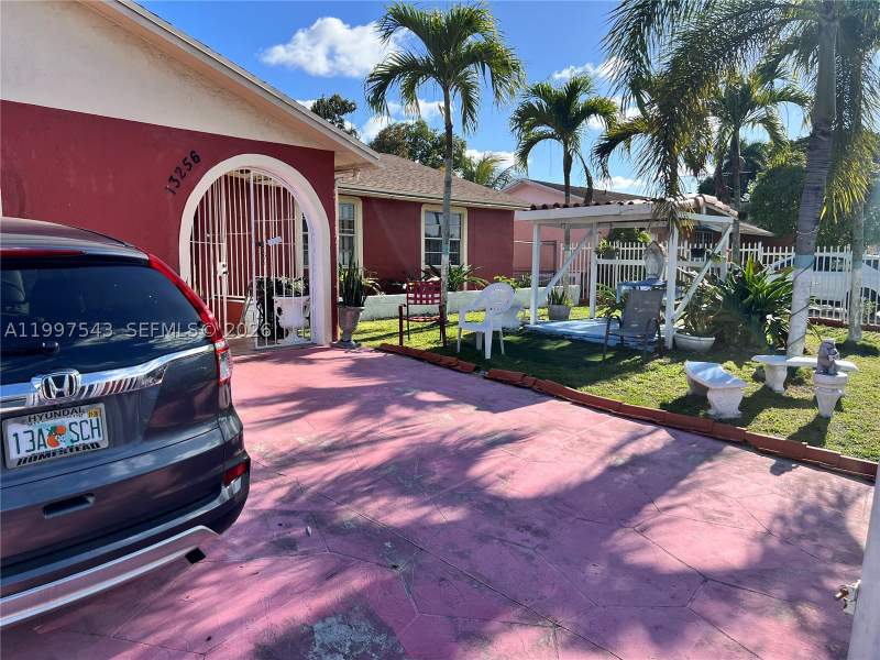 5 bedroom SingleFamilyResidence at 13256 SW 265th Terr, Meadow Wood Manor Sec 7, Homestead — photo 3