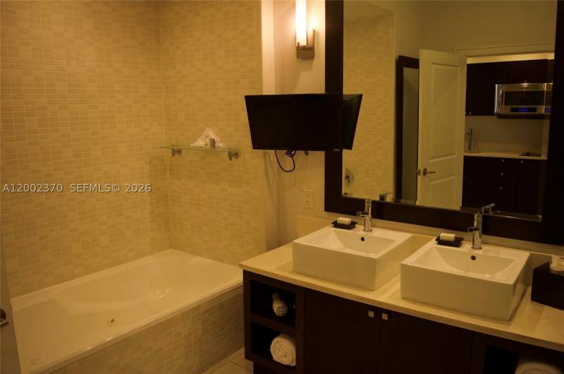 1 bedroom Condominium at 5300 NW 87th Ave 809, The Blue, Doral — photo 4