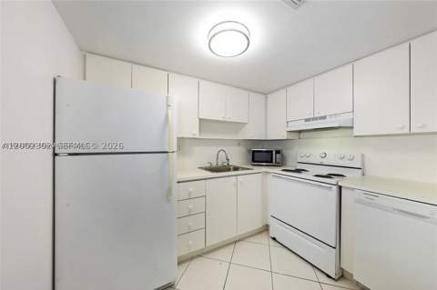 2600 Collins Ave 405, Miami Beach FL - photo 11 of 13