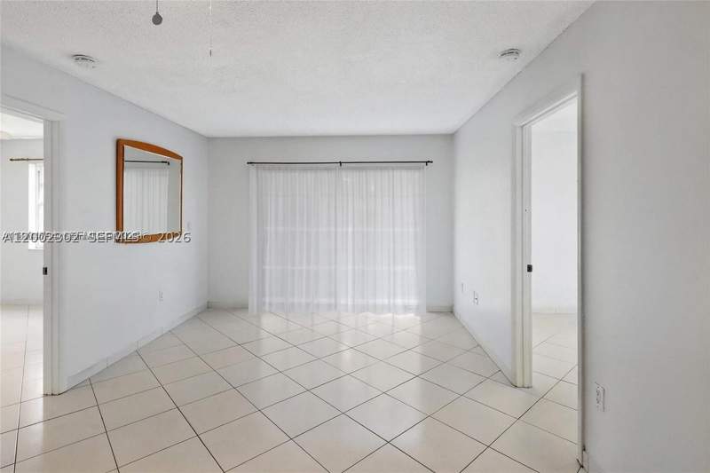2 bedroom Condominium at 2600 Collins Ave 405, Lake Beach Club Condo, Miami Beach — photo 4
