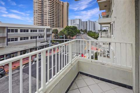 2600 Collins Ave 405, Miami Beach FL - photo 8 of 13