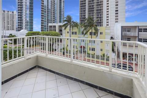2600 Collins Ave 405, Miami Beach FL - photo 9 of 13