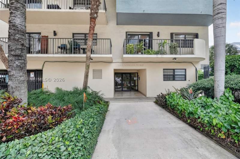 2 bedroom Condominium at 1250 Lincoln Rd 404, Lincoln West Gardens Condo, Miami Beach — photo 3