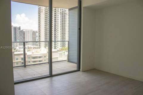 1000 Brickell Plz 1906, Miami FL - photo 6 of 17