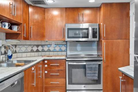 300 Bayview Dr 1503, Sunny Isles Beach FL - photo 15 of 38