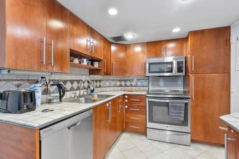 300 Bayview Dr 1503, Sunny Isles Beach FL - photo 16 of 38