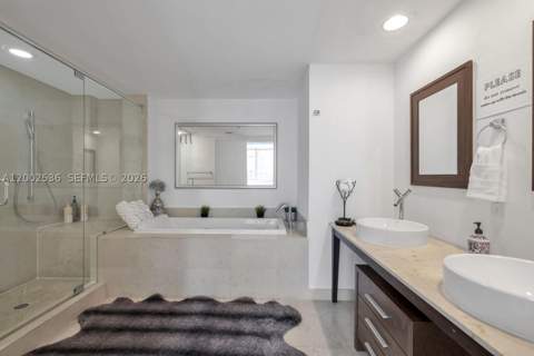 485 Brickell Ave 4104, Miami FL - photo 18 of 35