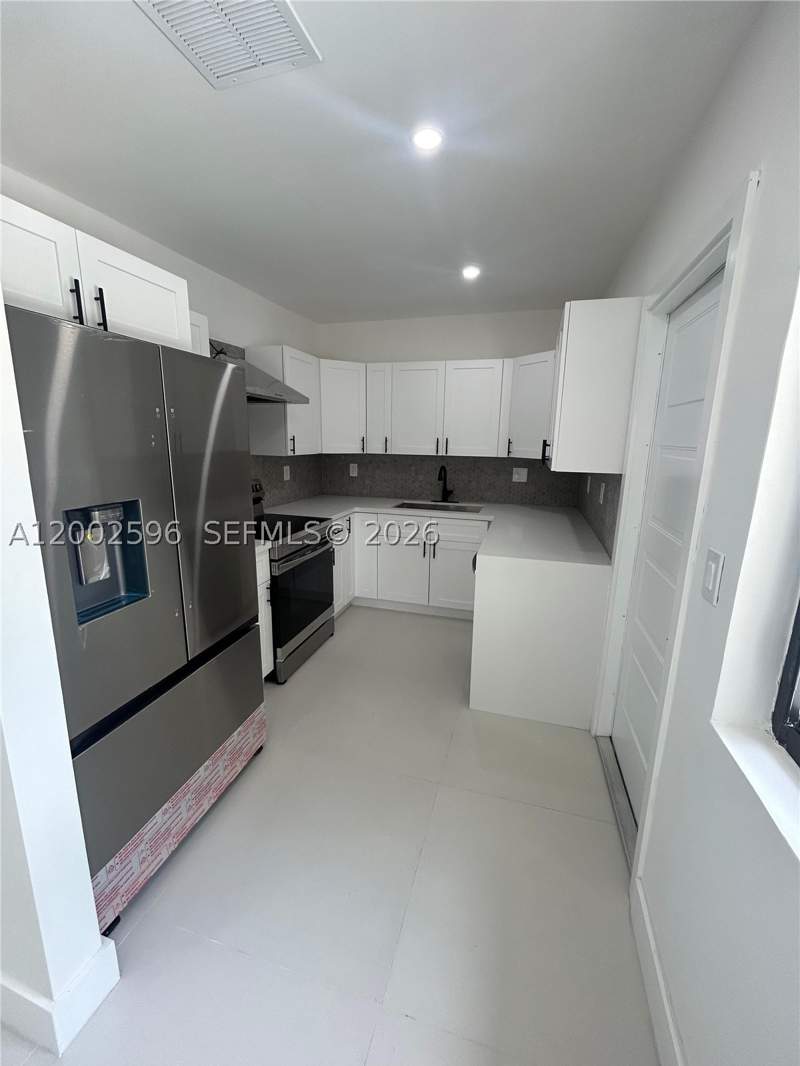 3 bedroom SingleFamilyResidence at 1242 NE 145th St, Arch Creek Ests, Miami — photo 4