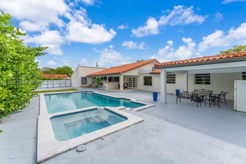5 bedroom SingleFamilyResidence at 11350 SW 30th St, Bird Road Area, Miami — photo 4