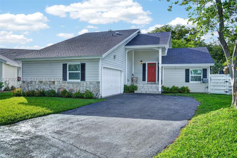 3 bedroom SingleFamilyResidence at 14914 SW 142nd Pl, COUNTRY WALK SEC 4, Miami — photo 4