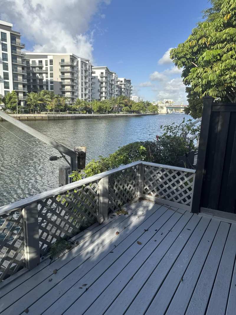2 bedroom Townhouse at 1000 NW N River Drive 16, Snug Harbor, Miami — photo 1