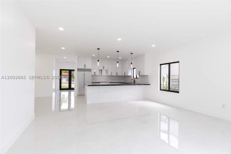 4 bedroom SingleFamilyResidence at 5550 SW 4th St, El Camino Park, Miami — photo 3