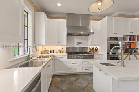 685 Harbor Ln, Key Biscayne FL - photo 23 of 46